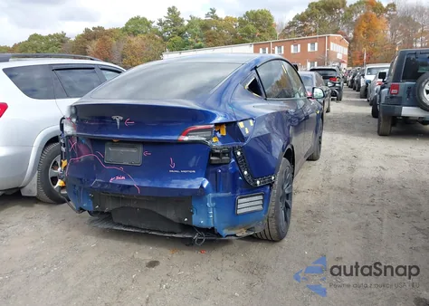 2021 Tesla Model Y Long Range Dual Motor All-Wheel Drive z USA, uszkodzony, nr VIN 5YJYGDEE5MF184739